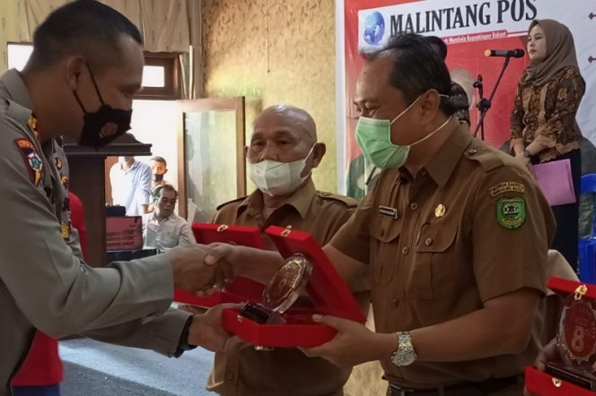 
					Dirut RSU Panyabungan Dapat Malintang Pos Award