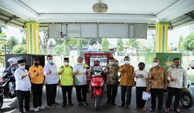 
					Pemko Serahkan Bantuan 3 Unit Sepeda Motor Roda Tiga Kepada Penyandang Disabilitas