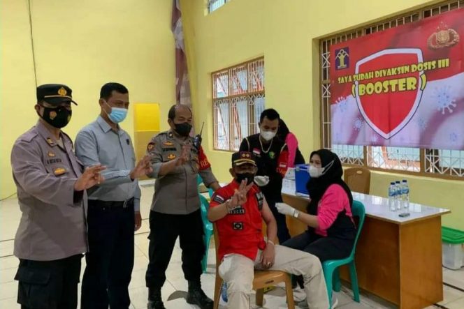 
					Polres dan Lapas Kelas IIB Padangsidimpuan Sukseskan Vaksinasi Booster Ke Petugas dan WBP
