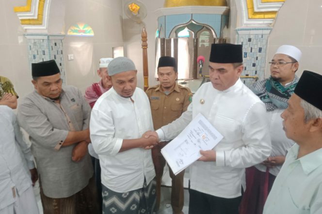
					Keluarga Besar Bupati Madina Wakafkan Tanah dan Bangunan Untuk Masyarakat Kotasiantar