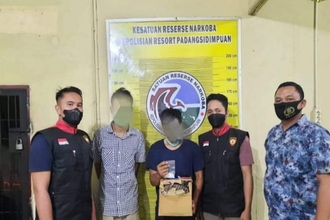 
					Tim PRC Samapta Polres Padangsidimpuan Amankan Dua Pria Dan Sabu 20,19 Gram