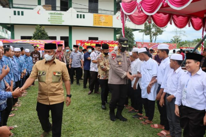 
					Bupati Palas, Buka Festival Da’i Cilik.Ke V, di Ponpes Darul Ada’alah Lubuk Barumun