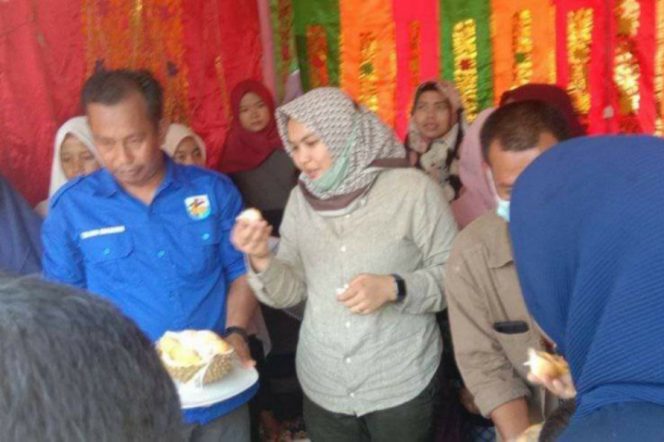
					Wabup Madina Atika Azmi Utammi Hadiri Penutupan Pekan Raya Durian Tambangan