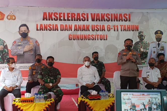 
					Kapolda Sumut, Gubernur dan Pangdam I/BB Serbu Nias Akselerasi Vaksinasi Lansia dan Pelajar