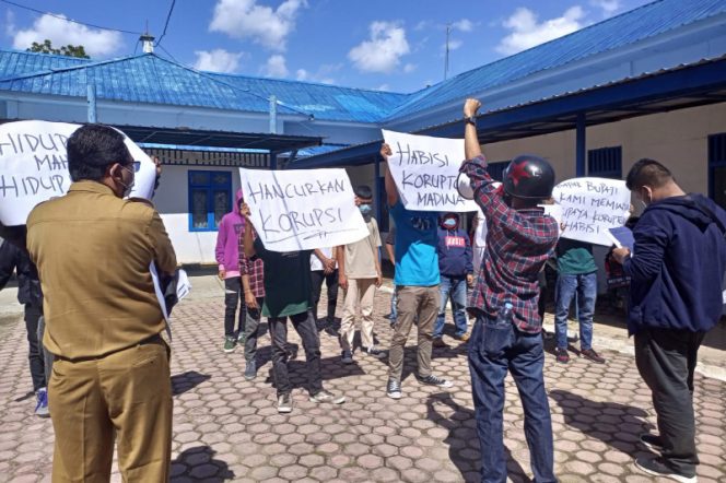 
					AMPUN Tuding Kadis Parawisata Korupsi, Ahmad Yasir Mengaku Bisa Dipertanggung Jawabkan