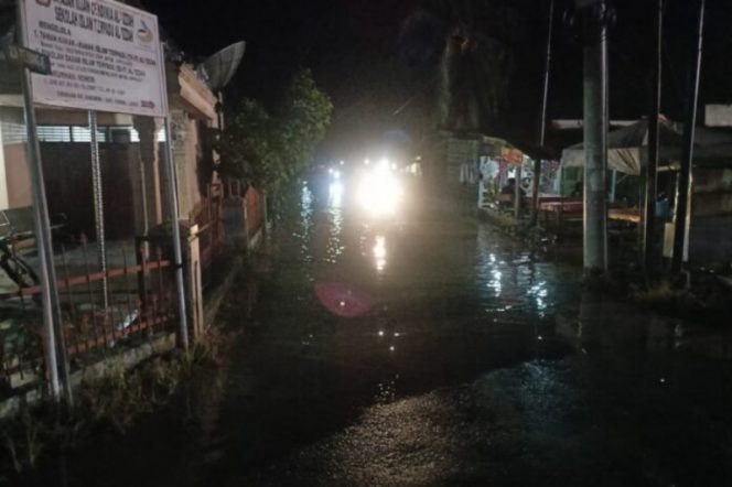 
					Hujan Turun, Jalan Pejuang 45 Sibuhuan Langganan Banjir