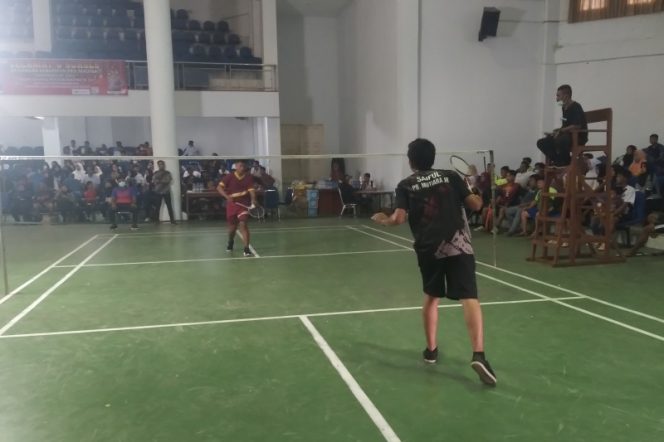 
					Laga Perdana, Tunggal Putra Club SMA 3 Panyabungan Lawan SMA 1 Linggabayu Berlangsung Alot