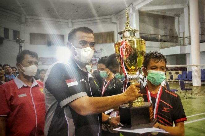 
					PB. SMA 1 Linggabayu Juara Tunggal Putra Tournament Bulutangkis Madina Cup I 2022
