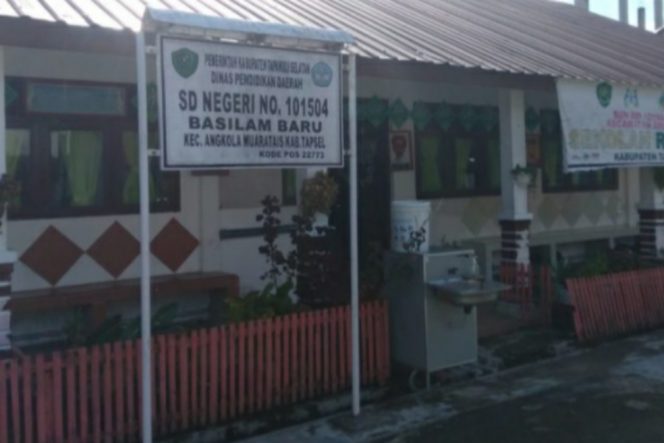 
					Belum Vaksin Tahap II, Siswa SD di Tapsel Dikeluarkan Dari Kelas