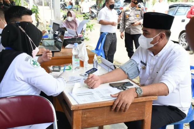 
					Bupati Madina HM. Jakfar Sukhairi Nasution Mengikuti Vaksin Dosis Lanjutan Booster
