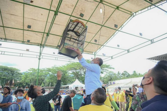
					Irsan Efendi Buka Festival Lomba Burung Berkicau Walikota Cup 3