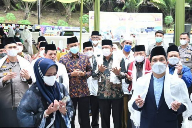 
					Walikota Padang Sidempuan Hadiri Peresmian Masjid Jami’ Al Hidayah Angkola Barat