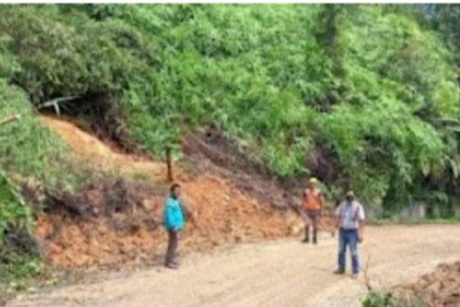 
					Pasca Longsor di SDH, BPBD Tapsel Lakukan Pembersihan Material Tanah