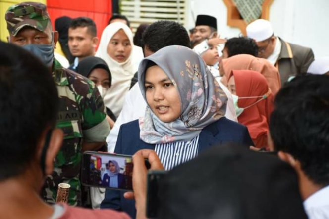 
					Tinjau Stand Ekspo Ekraf Madina 2022, Wabup Atika : Pasar Produk Lokal Dapat Diperluas