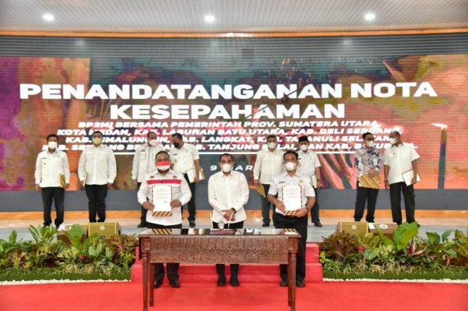 
					Bupati Tapsel Hadiri Rapat Kordinasi Terbatas di Aula Tengku Rizal Nurdin Medan