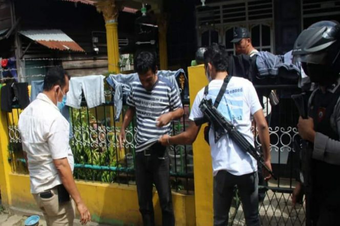 
					Dikenal Sebagai “Kampung Narkoba”, Polres Padang Sidempuan Grebek Kampung Rambin Kelurahan Bincar