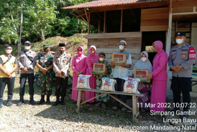 
					Ranting Bhayangkari Polsek Linggabayu, Kapolsek Dan Koramil 16 Berbagi Dengan Kaum Jompo