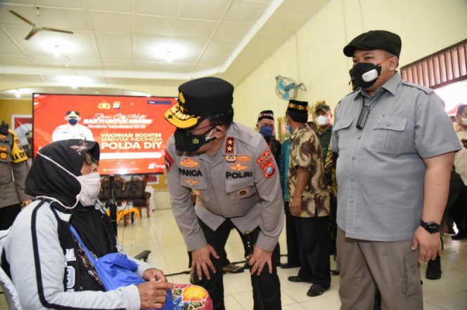 
					Bupati Tapsel Dampingi Kapoldasu Tinjau Vaksinasi Massal Serentak Lansia dan Masyarakat Umum