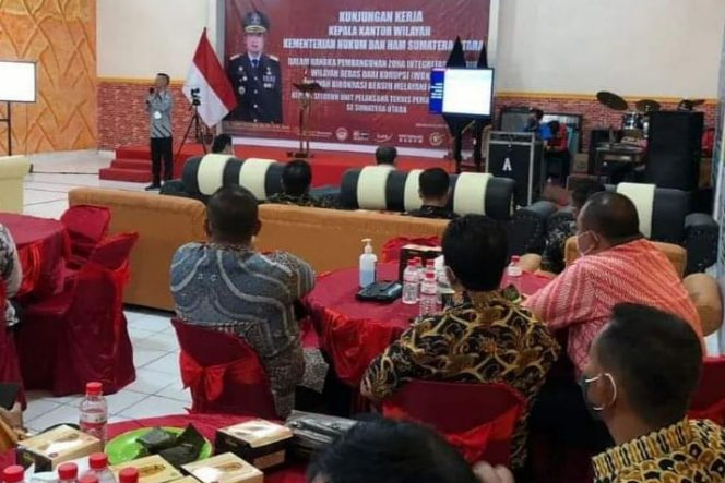 
					Lapas Kelas IIB Padang Sidempuan Ikuti Sosialisasi Pembangunan Zona Integritas