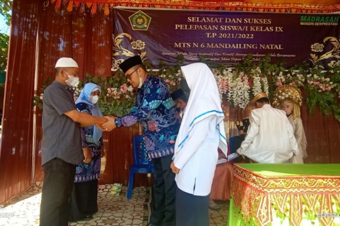 
					MTs N 6 Madina Laksanakan Pelepasan Siswa/i Kelas IX T.P 2021/2022