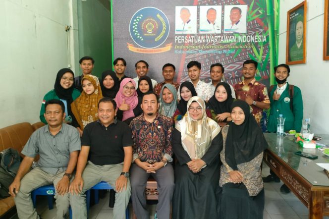 
					PWI Narasumber Pengenalan Ilmu Jurnalistik Bagi Mahasiswa STAIN Madina