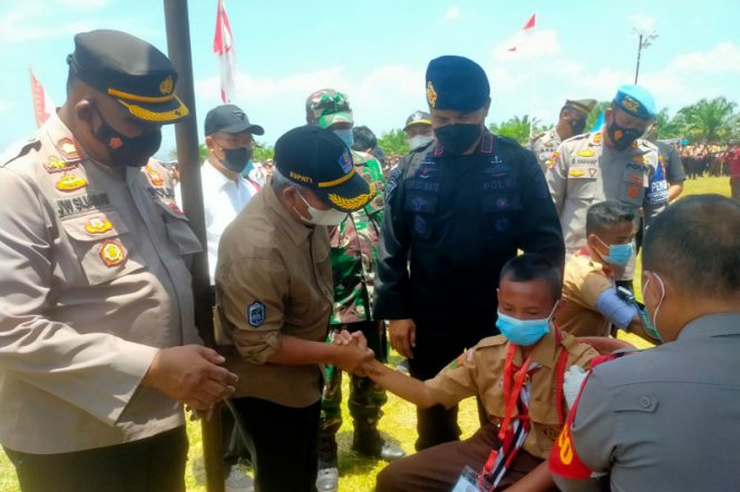 
					Dansat Brimob Polda Sumut Pantau Vaksinasi Anggota Pramuka Kwarcab Palas