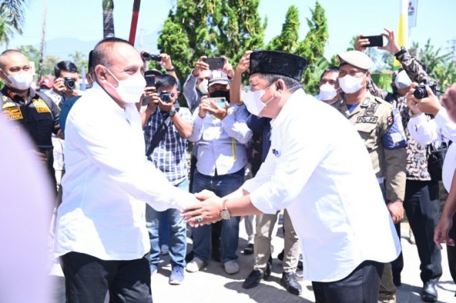 
					Tempo 2 Jam, Walikota Padang Sidimpuan Yakinkan Gubsu Penambahan Perbaikan Jalan Dari 4,5 Menjadi 12,8