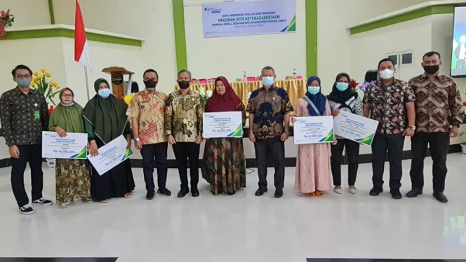 
					BPJS Ketenagakerjaan Palas Serahkan Santunan Jaminan Kematian 5 Ahli Waris Perangkat Desa