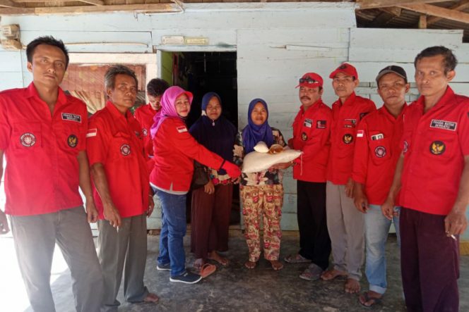 
					PAC. PBB Batahan Salurkan Bantuan Sembako Bagi Warga Kurang Mampu di Desa Batahan II