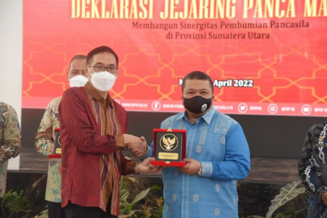 
					Bupati Tapsel Tanda Tangani Nota BPIP Di Aula kantor Gubsu Medan