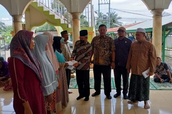 
					224 Mustahik di Kecamatan Barumun Menerima Zakat Dari Baznas Palas