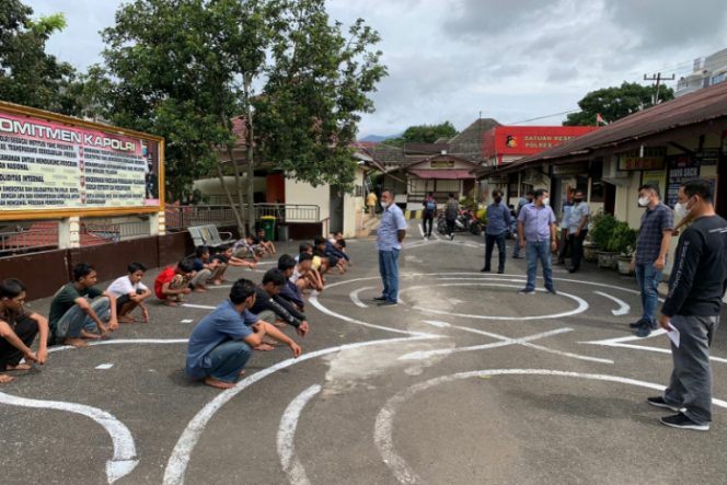 
					Polres Padang Sidempuan Amankan Belasan Remaja Terlibat Tawuran Dijalan Raya Simpang Tugu Siborang