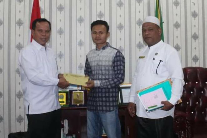 
					Mahasiswa Berprestasi Terima Bantuan Beasiswa Kemenag Palas