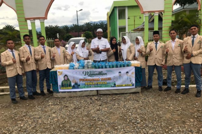 
					OSIM MAN 1 Palas Plus Keterampilan dan Riset Berbagi Takjil Kemasyarakat