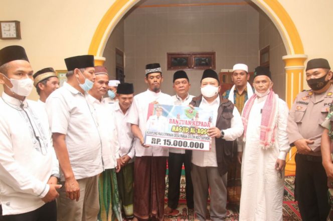 
					Bupati Tapsel Berikan Motivasi Dan Semangat Ke Fakir Miskin, Penerima Zakat Serta Santunan