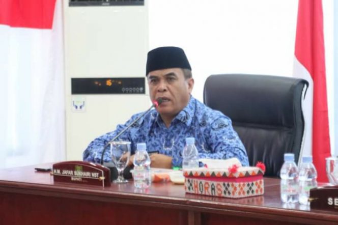 
					Sukhairi Tanda Tangani Perbup THR dan Gaji ke-13 PNS Pemkab Madina