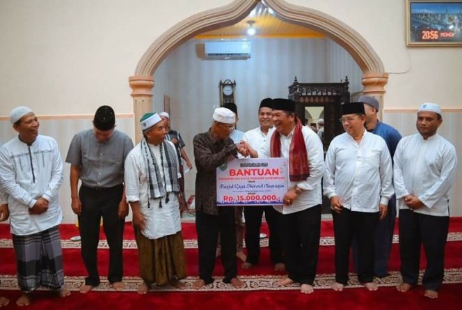 
					Walikota Beserta Rombongan Safari Ramadhan Di Masjid Sirotol Mustaqim, Kelurahan Batunadua Jae
