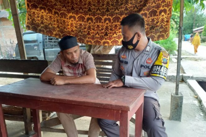 
					Jelang Idul Fitri 1443 H, Bhabinkamtibmas Polres Madina Sambangi Warga Desa Tor Banua Raja