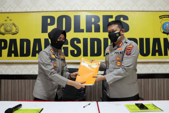 
					Lapsat oleh Kapolres Padang Sidempuan Yang Lama Kepada Yang Baru