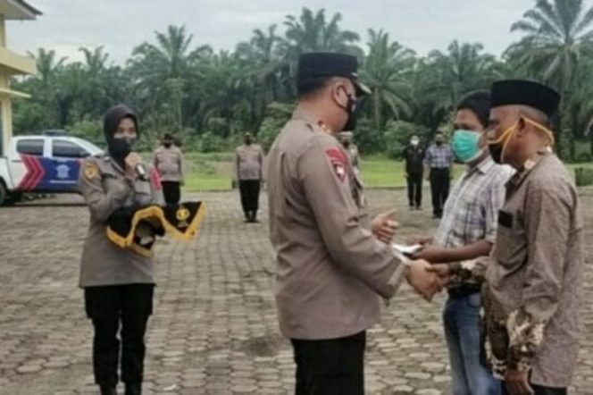 
					Sarwedi Hasibuan, Supir Taxi Jujur Dapat Penghargaan Dari Kapolres Palas