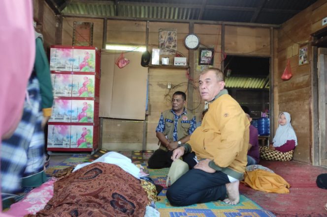 
					Bupati Madina Sambangi Rumah Duka Korban Tambang Longsor di Banjar Limabung