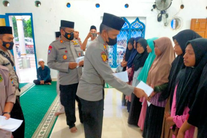 
					Safari Ramadhan PAMK Polres Palas Santuni Puluhan Anak Yatim di Desa Paran B