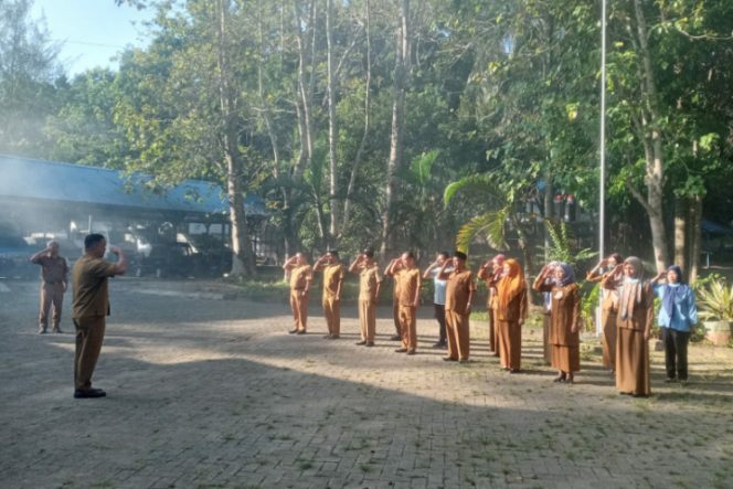 
					Apel Perdana Pasca Lebaran, Kadis Perindag Madina Tekankan Perlunya Disiplin Bekerja