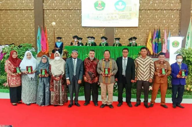 
					Walikota Padang Sidempuan Hadiri Wisuda Universitas Aufa Royhan