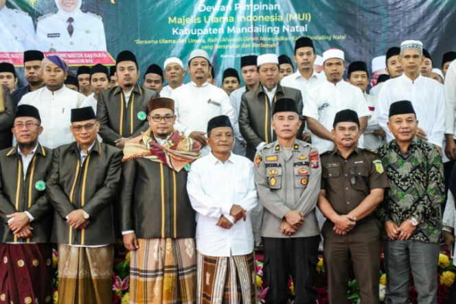 
					Bupati HM. Jakfar Sukhairi Nasution Kukuhkan Komisi – Komisi DP MUI Madina 2021 – 2026