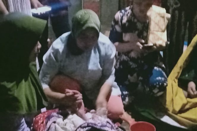 
					Warga Palsabolas, Salman Paris Daulay Temukan Bayi Depan Pintu Rumahnya