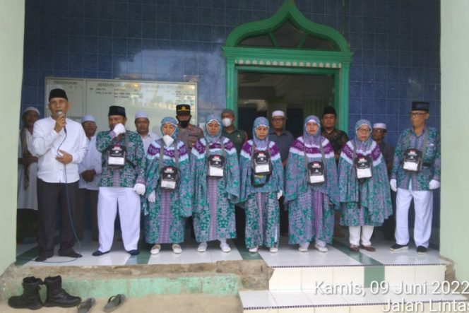 
					Berangkatkan 7 Calhaj Kecamatan Linggabayu, Camat : Semoga Menjadi Haji Yang Mabrur