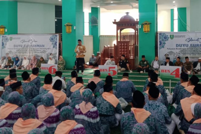 
					Penuh Haru, Bupati Lepas 258 Calhaj Madina Dari Mesjid Agung Panyabungan