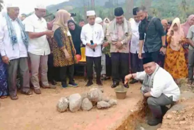 
					Bupati Hadiri Peletakan Batu Pertama Masjid AL-Wusto Kec. Angkola Muaratais -Tapsel