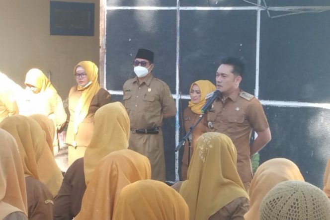 
					Gelar Apel Pagi Gabungan, Camat Natal Ajak Seluruh Peserta Tingkatkan Disiplin Kerja